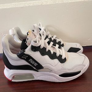 Nike Jordan MA2 in Black/Red